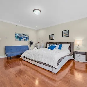 Luxurious Getaway In Vancouver-private With Attached Bathroom Maison d'hôtes